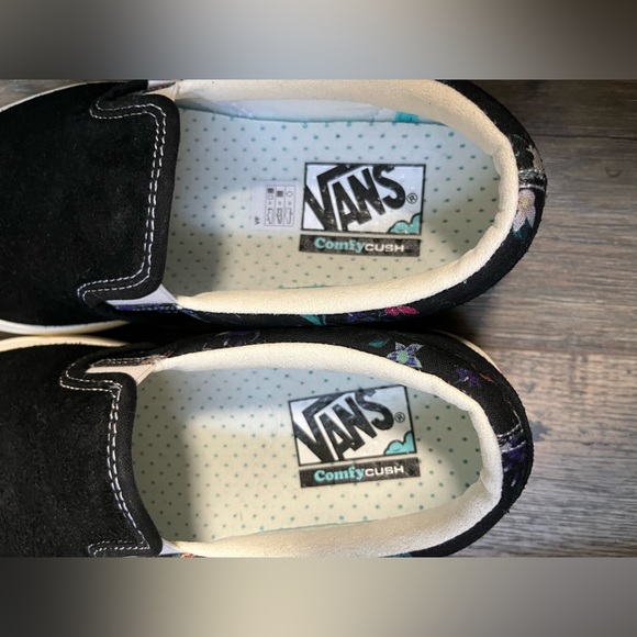Vans - Picture 5 of 8